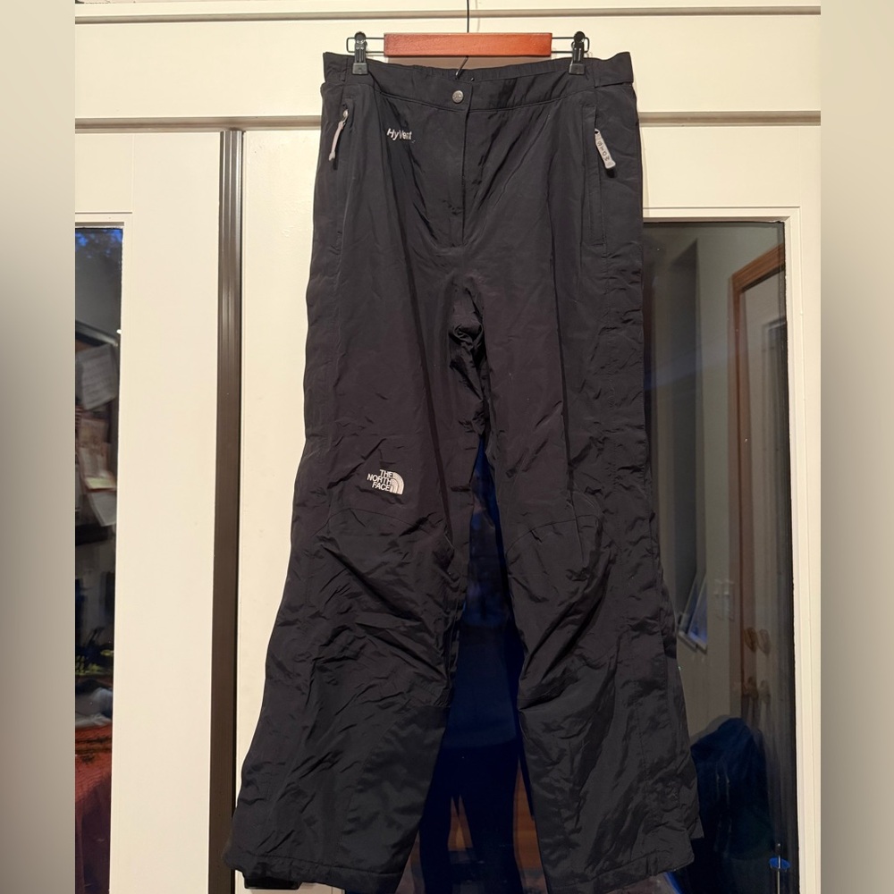 The North Face women’s hyvent snow pants, size Large